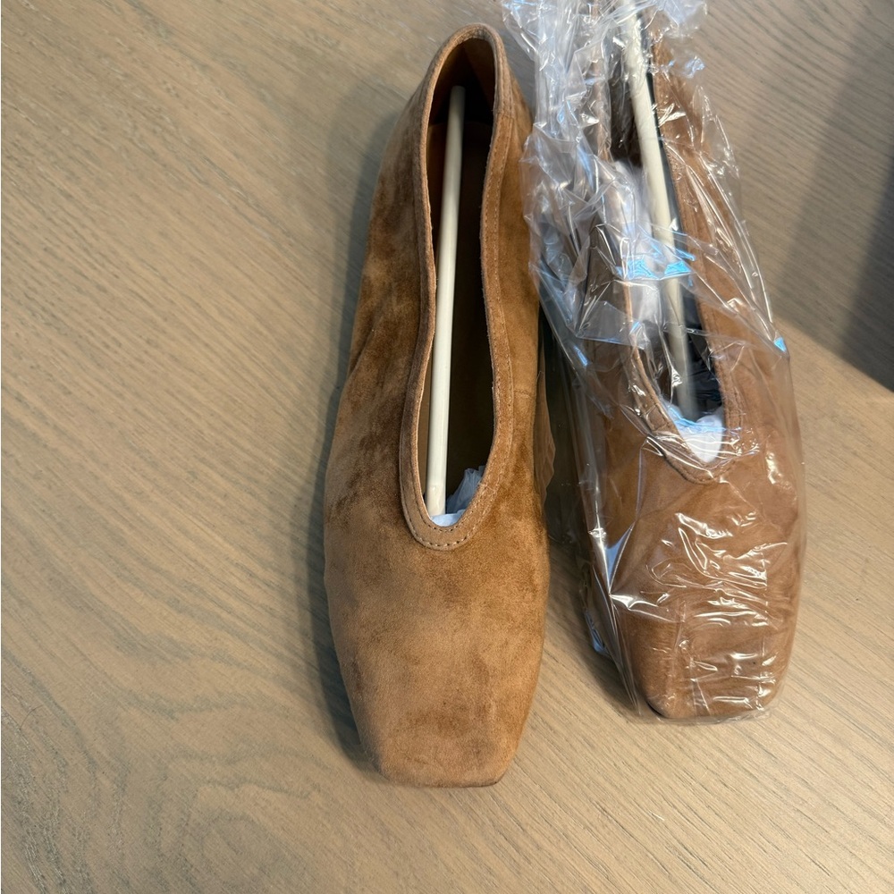 Tony Bianco Tan Suede Flats - NIB - Picture 5 of 7